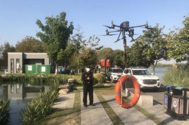 抛救生圈.png 抛救生圈.png